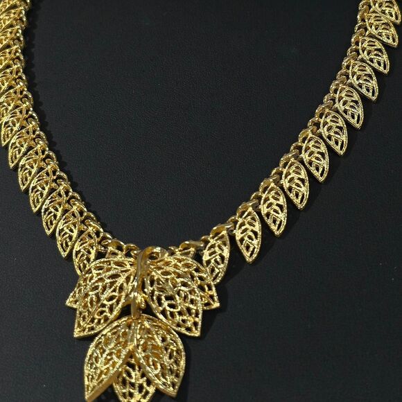 Gold tone statement necklace, - Picture 2 of 2